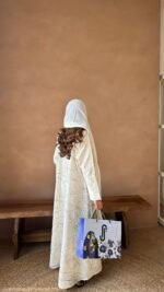 ⁦عباية بيضاء عملية⁩ - الصورة ⁦3⁩