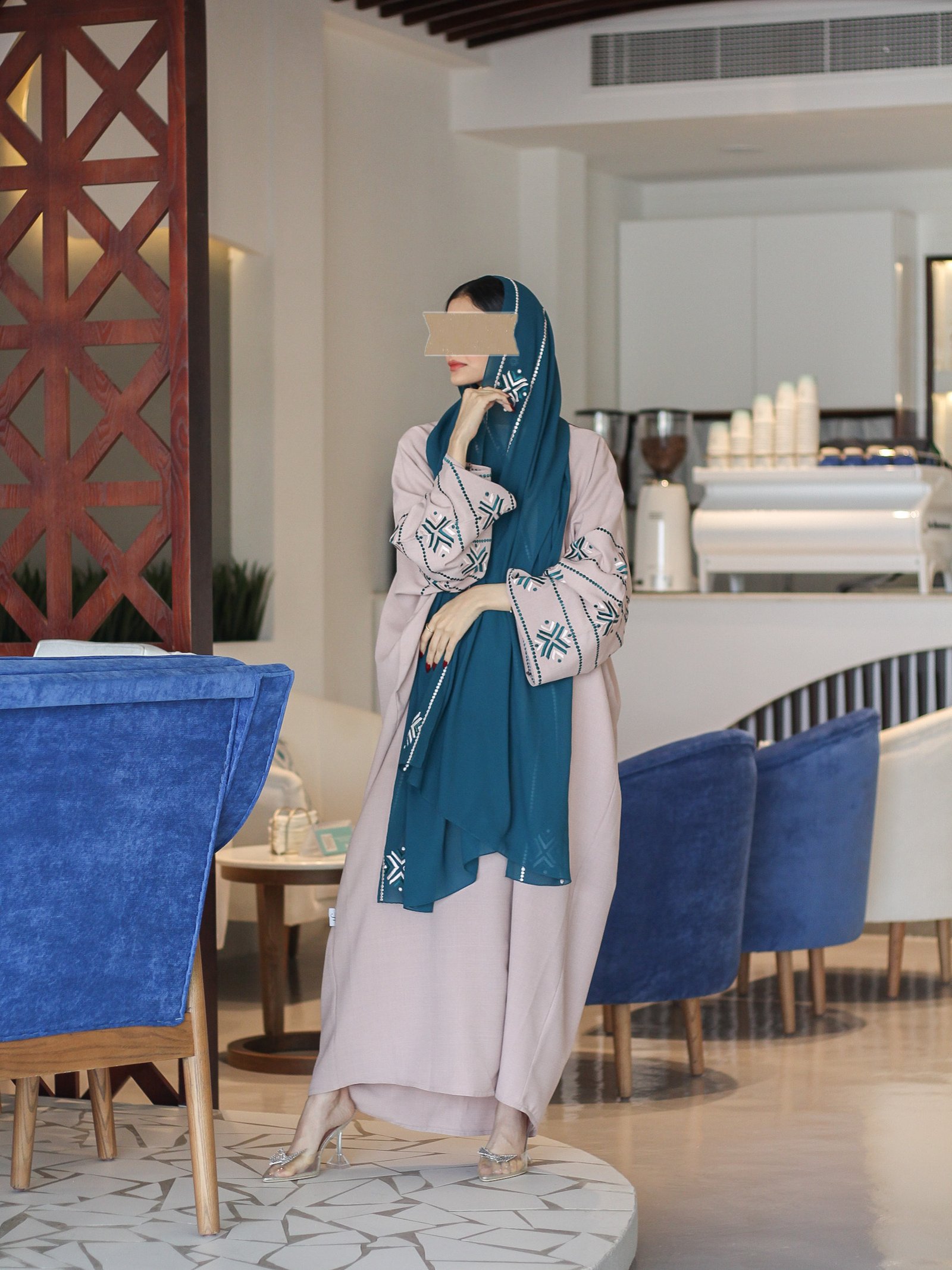 IMG_7711 عباية عملية ملونة - الصورة 1